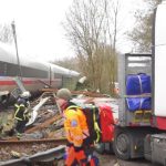 Accident feroviar grav provocat de un șofer de TIR român. Un om a murit și alți 25 au fost răniți: ”Bucăți de sticlă zburau prin vagon"