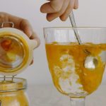 Băutura banală care poate îmbunătăți digestia. Conține doar 1 ingredient, care amestecat cu apă reglează tranzitul intestinal