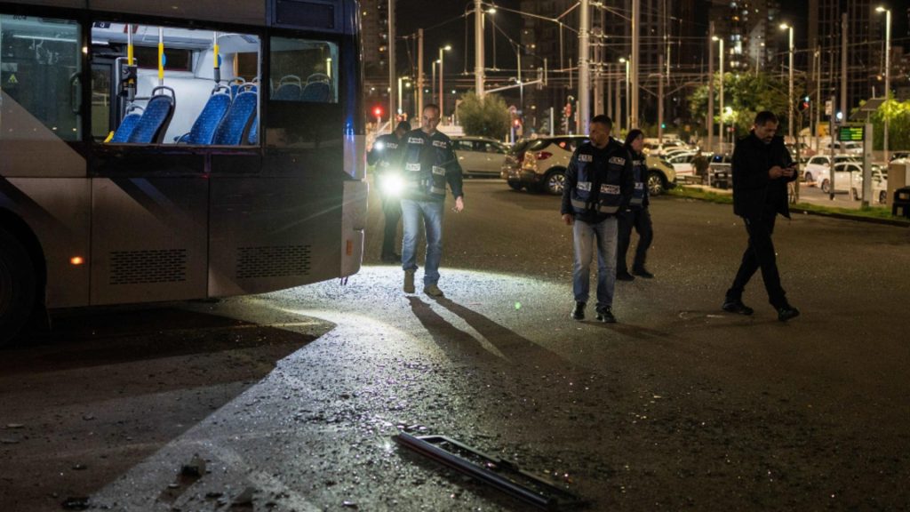 Atentat în Israel. Trei bombe au explodat în autobuze goale în apropiere de Tel Aviv