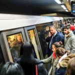 Transportul cu metroul, o adevărată provocare. Garniturile circulă la un interval de 5 minute la orele de vârf pe "magistrala corporatiștilor": anunțul Metrorex