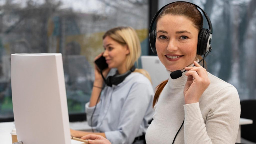 Ce se întâmplă când apelul tău este pus în așteptare în call center. Te vei gândi de două ori înainte să le faci „urări de bine”