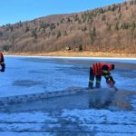 A treia zi de căutări în lacul Zetea din Harghita în cazul tânărului dat dispărut - VIDEO