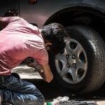 Escrocheria "mecanicul prietenos" face din ce în ce mai multe victime. La ce să fie atenți șoferii