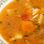 Cum se prepară supa care este bună pentru creier și inimă. Este plină de colagen și omega 3, ține îmbătrânirea la distanță, iar medicii recomandă consumul ei