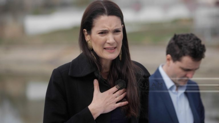 Lasconi mătură pe jos cu fosta primăriță pompier: Clotilde Armand e îndreptățită, că acuma e șomeră, să fie supărată.