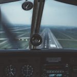 Clipe de panică în aeroport: avion evacuat de urgență din cauza unui incendiu. 100 de pasageri în pericol