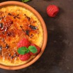 Ce trebuie să pui în crema de zahăr ars pentru a obține consistența perfectă. Rețeta celui mai apreciat desert