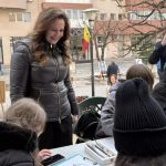 Copii scoși în frig pentru vizita Nateliei Intotero. Revoltă uriașă într-o școală din România