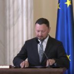 Fechet se chinuie să taie bonusurile nesimțite de la Romsilva: doar flori și o strângere de mână