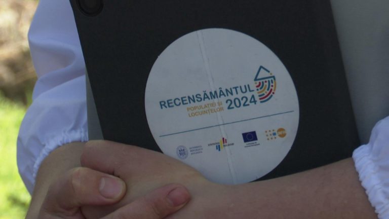 Sondaj surprinzător. Jumătate dintre cetățeni Republicii Moldova consideră că vorbesc "limba moldovenească". Câți recunosc româna ca limba maternă?