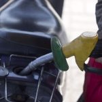 Scumpiri peste scumpiri: motorina se duce în sus, benzina scade