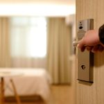 Tragedie într-o cameră de hotel: o turistă a murit după ce s-a cazat într-o încăpere în care se făcuse dezinsecție pentru ploșnițe