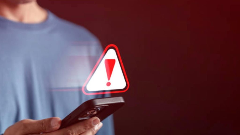 O escrocherie prin SMS a fost reinventată și face victime pe bană rulantă printre români: țeapa cu parcarea