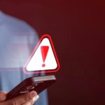 O escrocherie prin SMS a fost reinventată și face victime pe bană rulantă printre români: țeapa cu parcarea