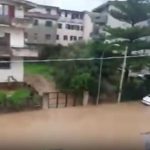 Furtunile violente fac PRĂPĂD! Mașini luate de puhoaie în Italia