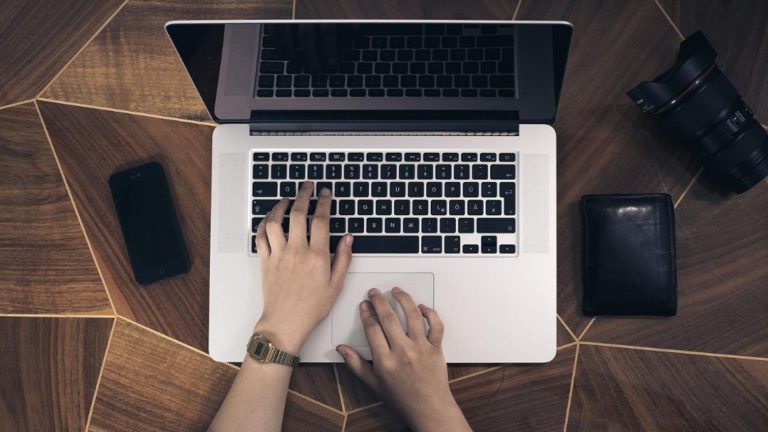 Val de fraude pe internet. "Fiica unei prietene" te lasă fără niciun leu în cont! Avertismentul specialiștilor
