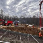 Mobilizare impresionantă de forțe pe autostrada A1. 600 de muncitori şi 300 de utilaje lucrează non-stop la tunelul de pe secţiunea Margina - Holdea