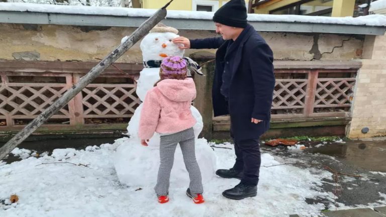 Nicușor Dan a abandonat Capitala în zăpadă: plecat în campanie prin țară, edilul-șef a aflat în sfârșit de "marele îngheț"