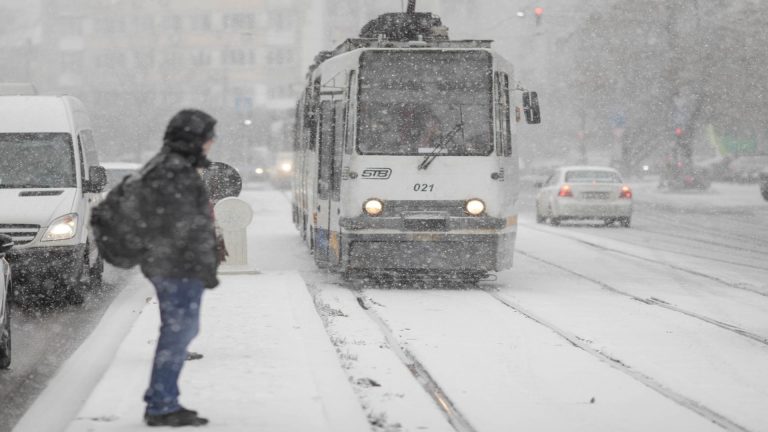 ANM anunță zăpadă de o jumătate de metru în București! GER cumplit în toată țara - prognoza actualizată. Cum va fi vremea până pe 25 februarie