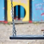 Loc de joacă din Constanța, transformat în câmp de bătaie. Anchetă a poliției după ce două minore s-au luat la bătaie