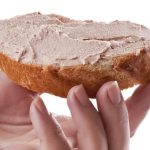 Cum să prepari cel mai fin pate din ficăței de pasăre. Ingredientul care îi conferă o textură aparte și un gust deosebit