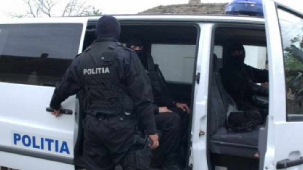 PERCHEZIȚII maraton: 27 de persoane vizate de autorități