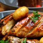 Rețeta celui mai suculent piept de pui. Secretul care frăgezește carne