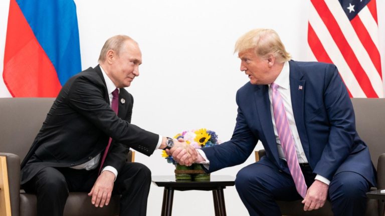 A vorbit Trump cu Putin despre încetarea războiului din Ucraina? Ce spune Dmitri Peskov, purtătorul de cuvânt de la Kremlin