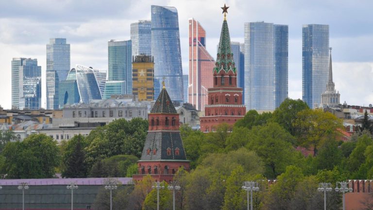 Cel mai scump apartament din Moscova este închiriat cu o sumă URIAȘĂ. În plin război, prețurile au sărit în aer!