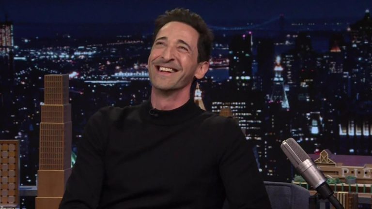 Nas de Oscar. Adrien Brody a povestit cum un make-up artist a vrut să-i desprindă nasul proeminent, crezând că este fals - VIDEO