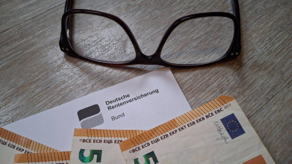 Lovitură pentru românii care lucrează în Germania. Se majorează din nou vârsta de pensionare, dar și taxele pe pensii