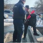 Protestatari cu steaguri, legitimați de jandarmi: „Pentru intimidare?” VIDEO. Purtătorul de cuvânt al Jandarmeriei intervine