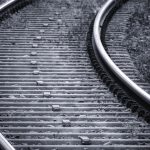 A fost reluat traficul feroviar după ce un tren de pe ruta Brașov - Constanța a intrat într-un buldoexcavator. Ce s-a întâmplat cu toți călătorii