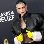 Ținute extravagante la Premiile Grammy 2025: Bianca Censori și Julia Fox au atras toate privirile