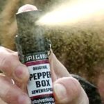 Minor de 13 ani, victima unui conflict între doi tineri mai mari. Adolescentul a ajuns la spital din cauza unui SPRAY LACRIMOGEN