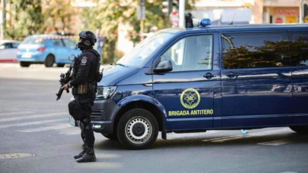 ALERTĂ în Sectorul 2! Un bărbat a sunat la 112 și a anunțat că vor fi montate mai multe BOMBE la parterele unor blocuri: ce a descoprit poliția