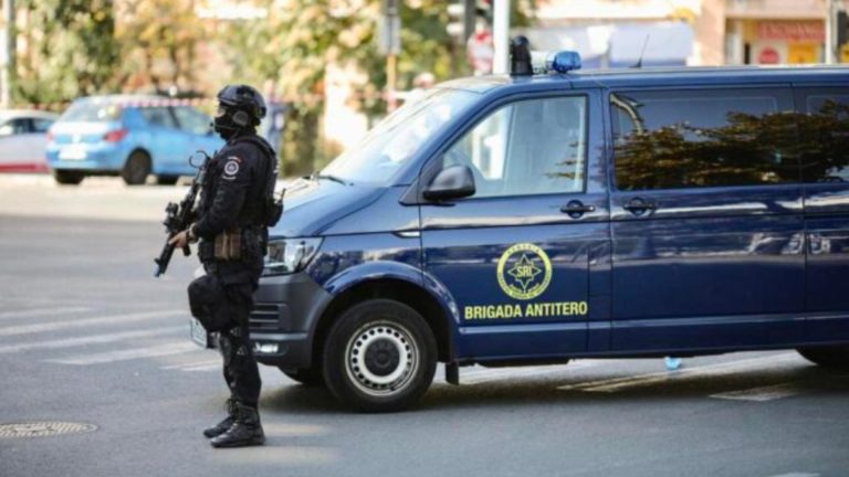 ALERTĂ în Sectorul 2! Un bărbat a sunat la 112 și a anunțat că vor fi montate mai multe BOMBE la parterele unor blocuri: ce a descoprit poliția