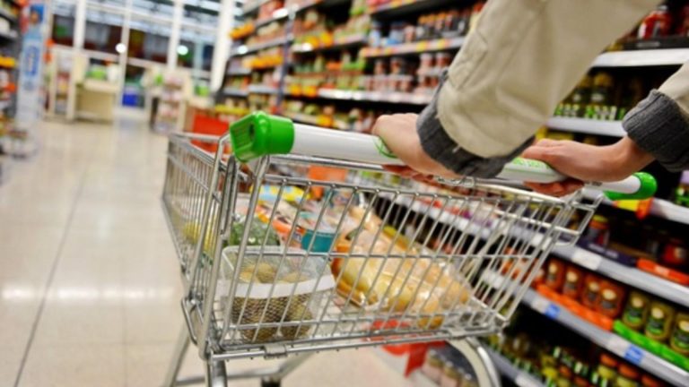România are prețuri mai mari în supermarket decât Grecia și nu e departe de Portugalia