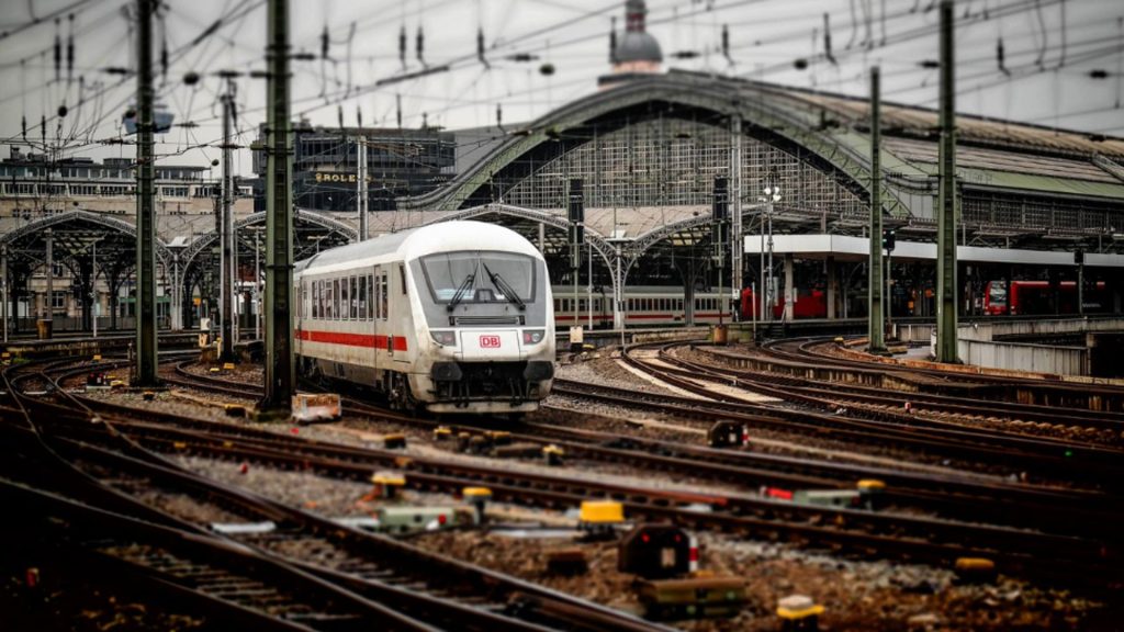 Momente de panică maximă! Un pensionar a dat foc la tren. A vrut să-și prepare cafeaua la...aragazul de voiaj!