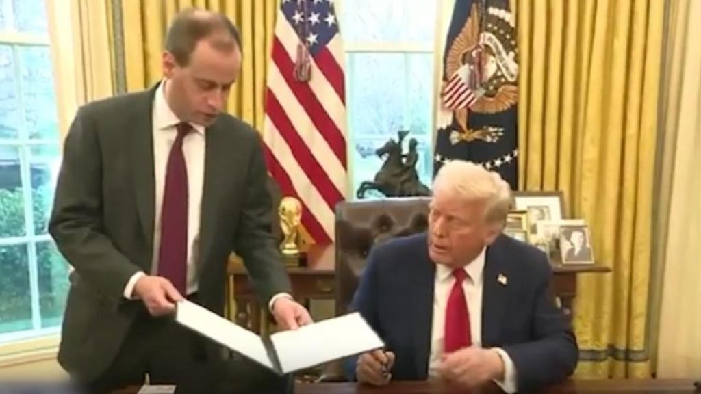 Decizie lui Trump care lovește în România. Începe războiul comercial între Europa și America