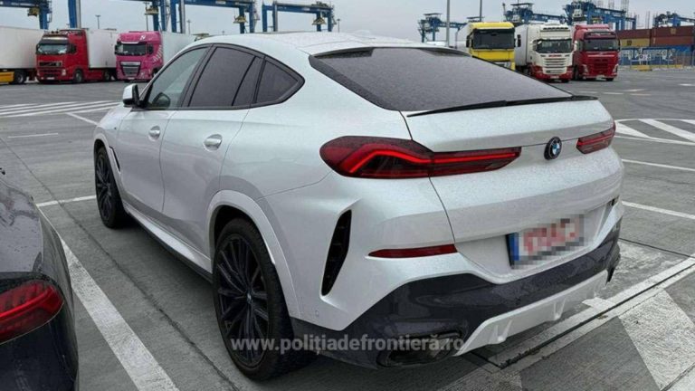 Mașini de lux cu numere de înmatriculare şi acte false, descoperite în Portul Constanţa. Erau pregătite pentru export - FOTO