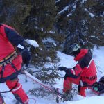 Operațiune contracronometru în Munții Maramureșului. Salvamontiștii intervin pentru recuperarea a doi turiști. Unul dintre ei s-a accidentat
