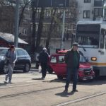 Mașină "pentru 16 ani", lovită de un tramvai, în Capitală. Liniile de tramvai 7, 19 și 25 sunt BLOCATE