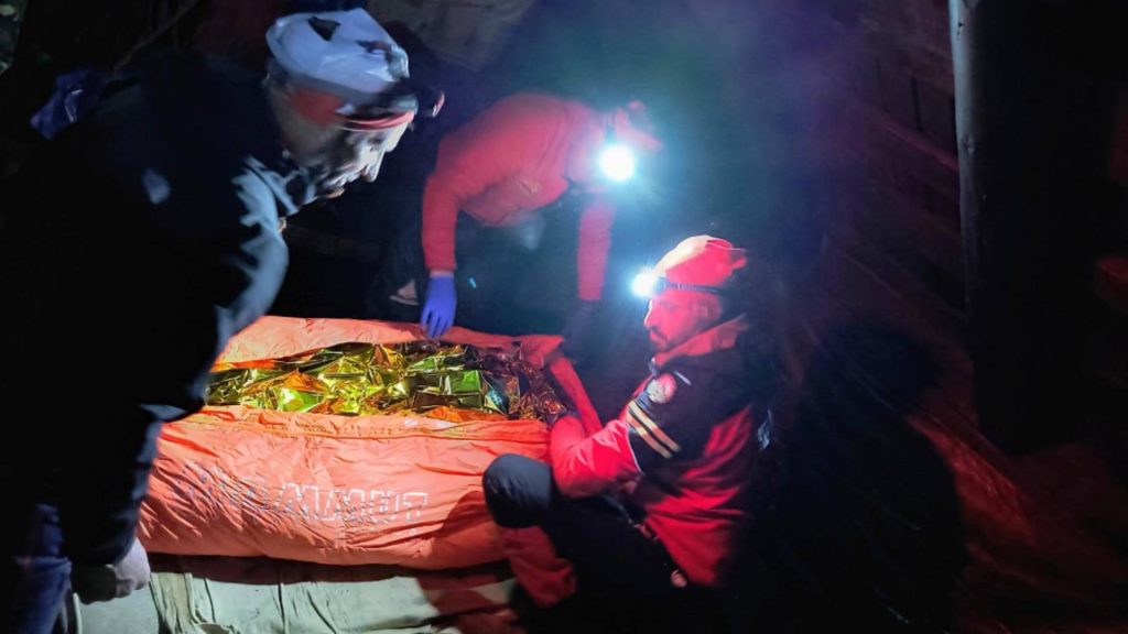 Ucrainean în stare gravă, salvat de pe munte. Acțiune de recuperare în condiții extreme: a durat 10 ore