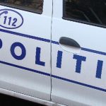 Scandal de amploare în parcare! Un bărbat a lovit o femeie și i-a prins piciorul între portieră şi caroseria maşinii