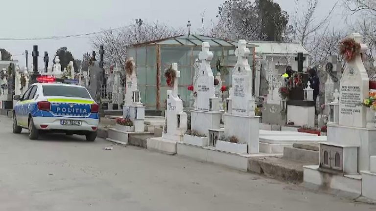 Tânăr reținut după vandalizarea a 18 morminte cu simboluri interzise, într-un cimitir din Bacău