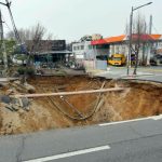 Tragedie în Coreea de Sud: un motociclist, înghițit de un crater uriaș format în asfalt - VIDEO