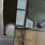 Incident neașteptat în București: individ observat cu o pușcă cu lunetă pe terasa unui bloc