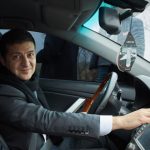 De ce este aproape imposibil ca Zelenski să demisioneze? Analiști ucraineni: există trei obstacole în demisia lui