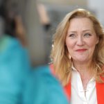 Șefa reziștilor continuă să se facă de râs. Ce ar răspunde Lasconi dacă ar fi președintele României și ar suna-o Trump sau Macron